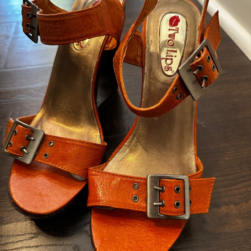 Two Lips Shoes - Picture 5 of 6